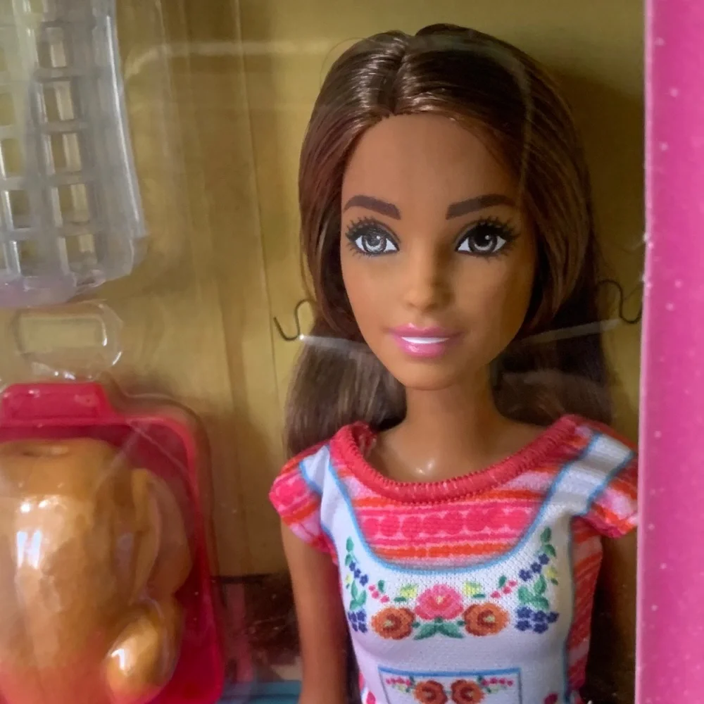 NIB Barbie Teresa Kitchen PlaysetRecipe for Friendship Tamales